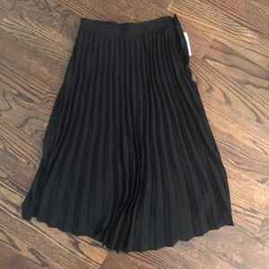 NWT Forever 21 pleated skirt